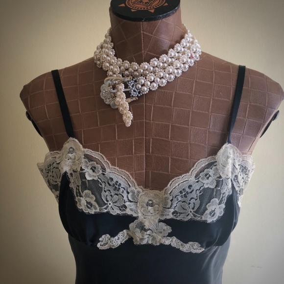 Vintage Pearl Buckled Belt - Picture 2 of 9